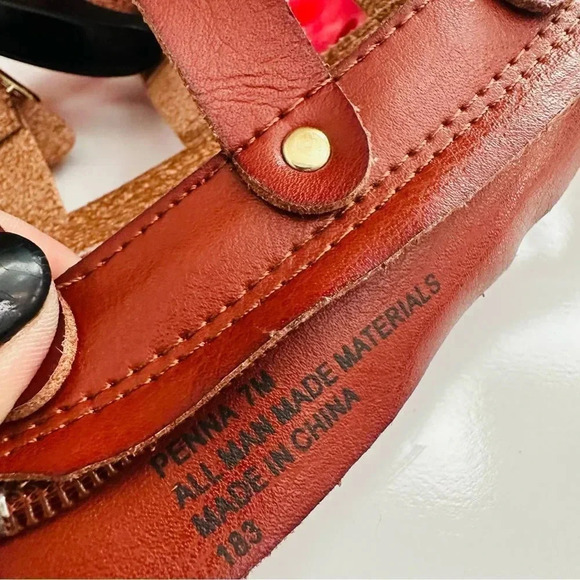 Steve Madden Penna Gladiator Sandals - Picture 10 of 11